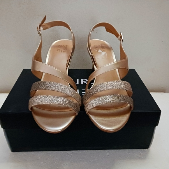 Naturalizer - Picture 2 of 4